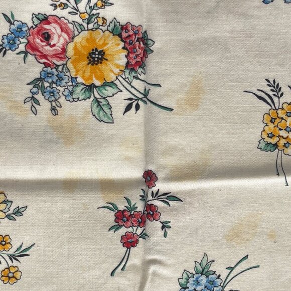4 VTG Cloth Napkins Cream Yellow Red Floral Upcycle Crafting STAINS - Picture 6 of 8